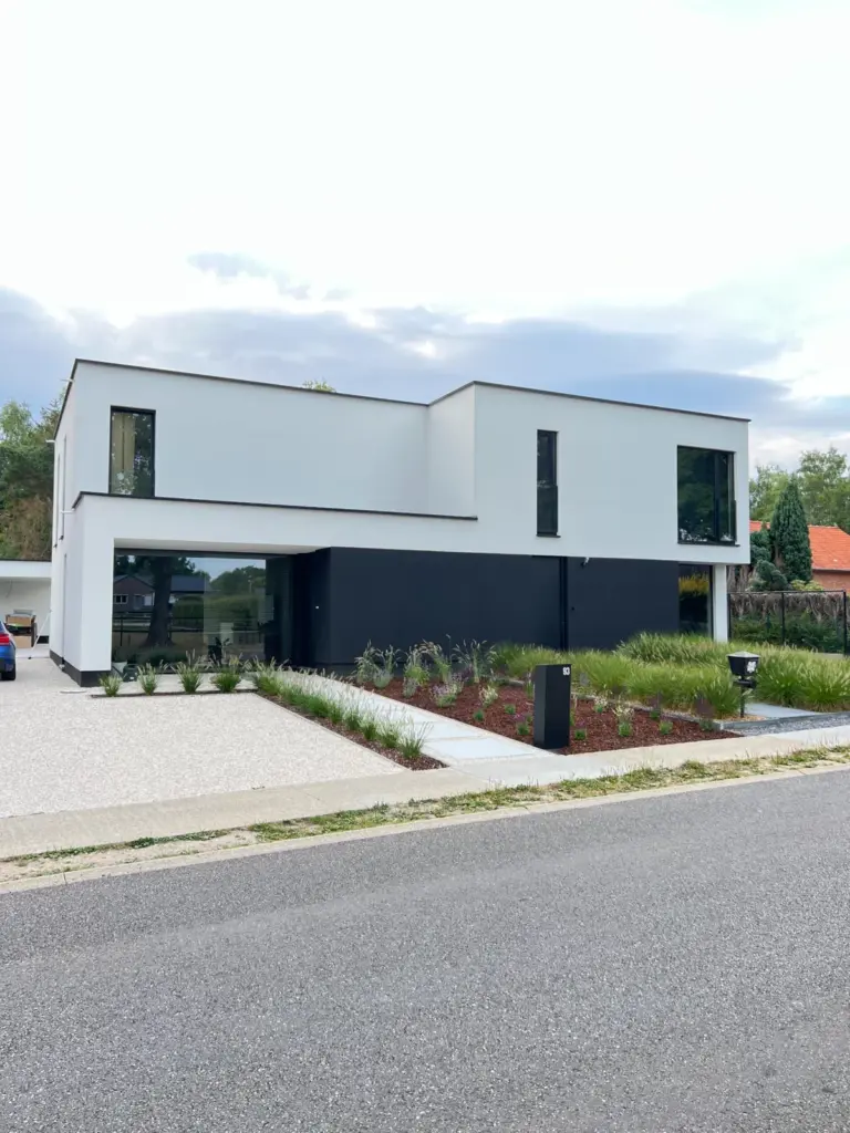 Afgewerkte nieuwbouwwoning in Diepenbeek waar Bouwdroger Limburg een DF800F met ventilator leverde